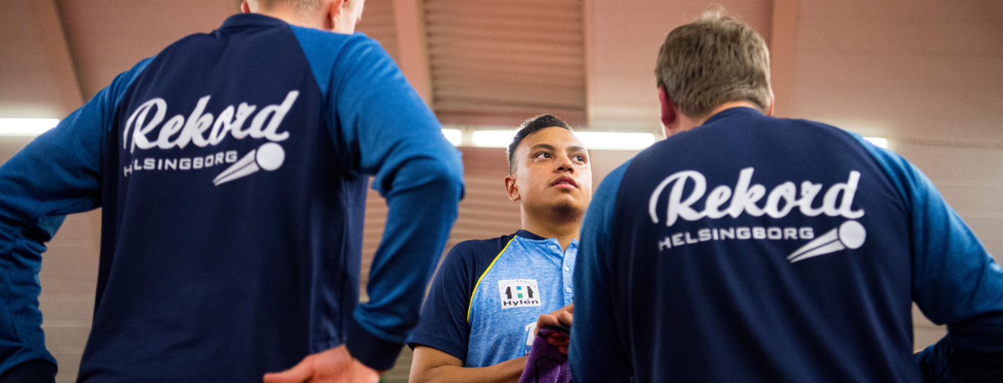 Tre pingisspelare från klubben BTK Rekord