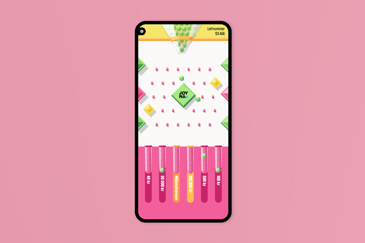 Rosa bakgrundsbild med mobiltelefon som har JOYNA-spelet i sig