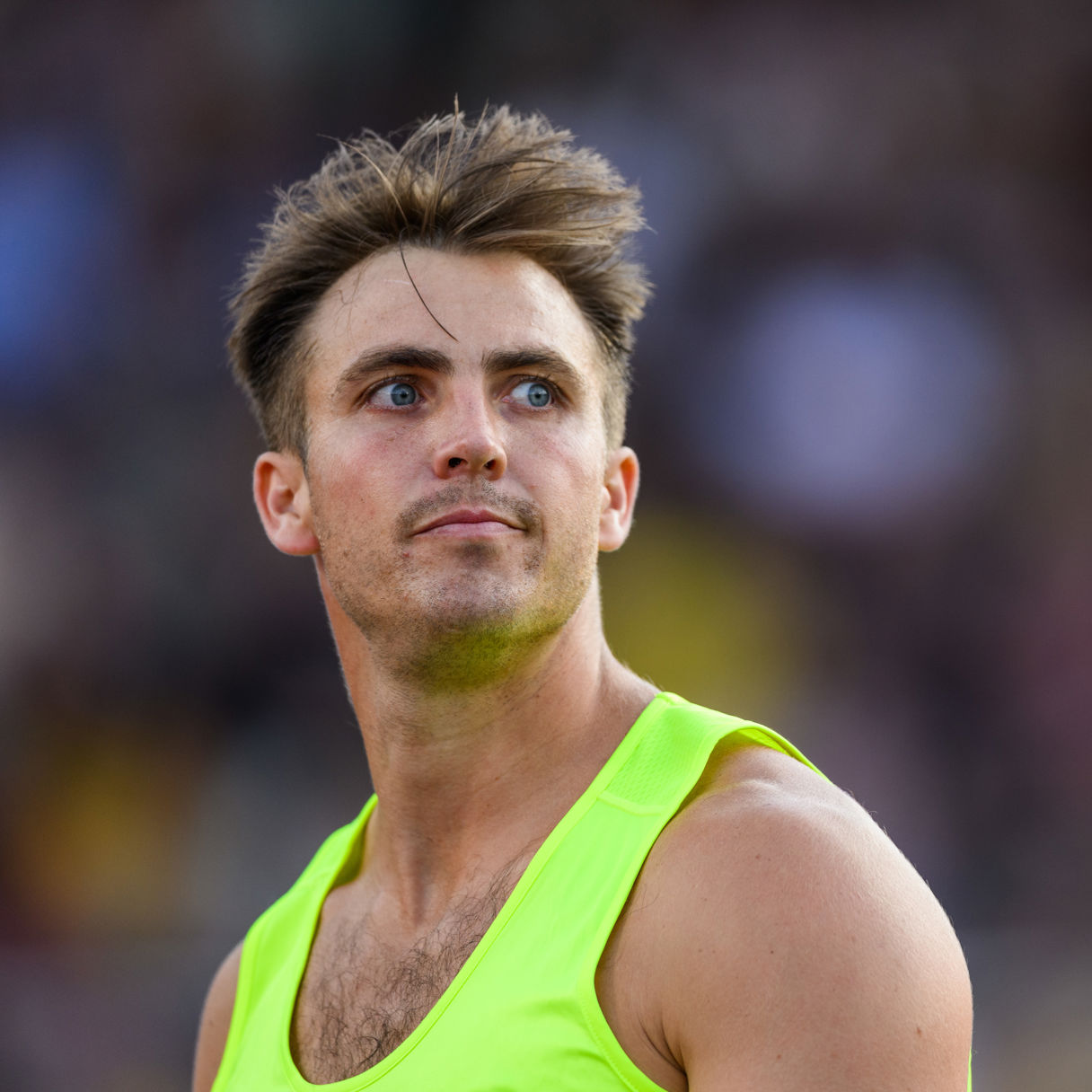 Kim Amb som utövar friidrott.