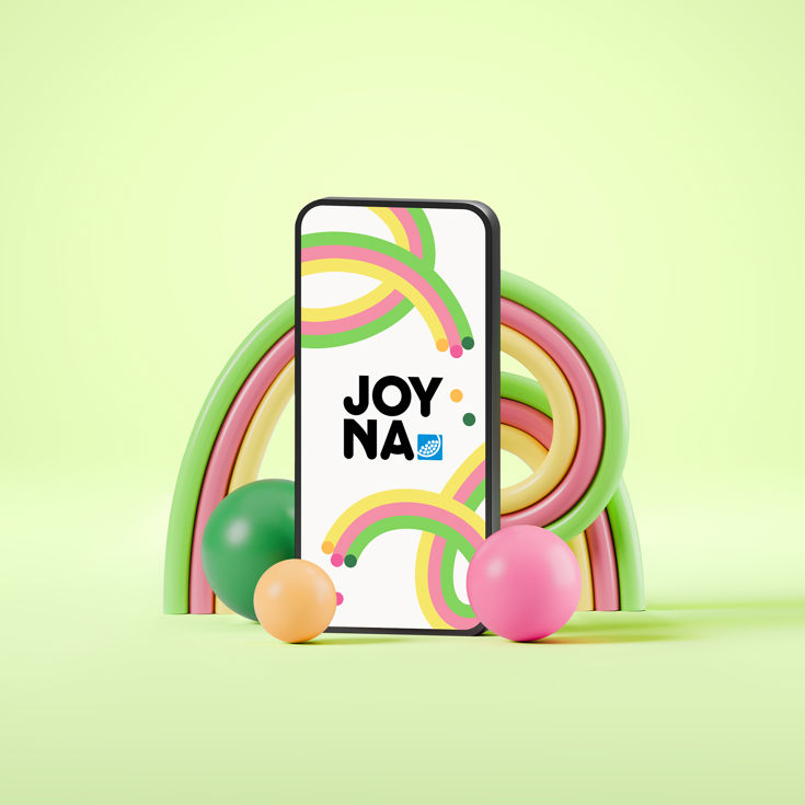 Grön bakgrund med en mobiltelefon med joynas logotyp