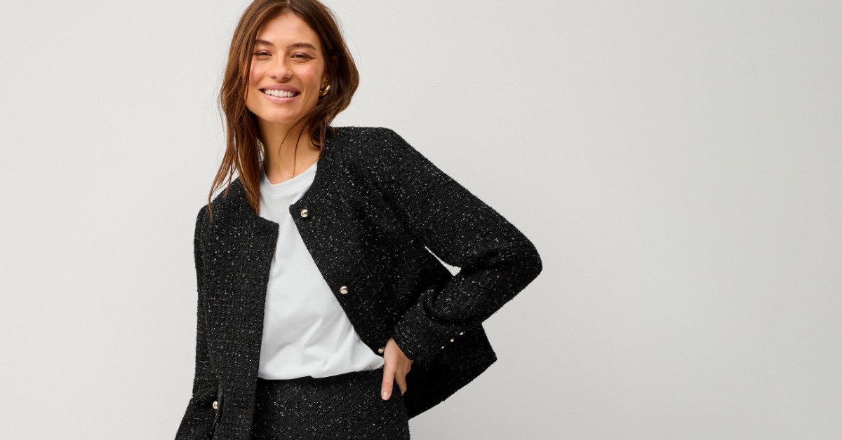 studiobild på glad kvinna