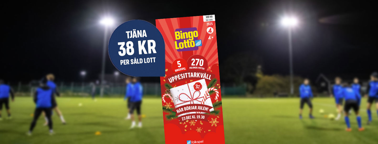 En röd uppesittarlott och en fotbollsplan i bakgrunden