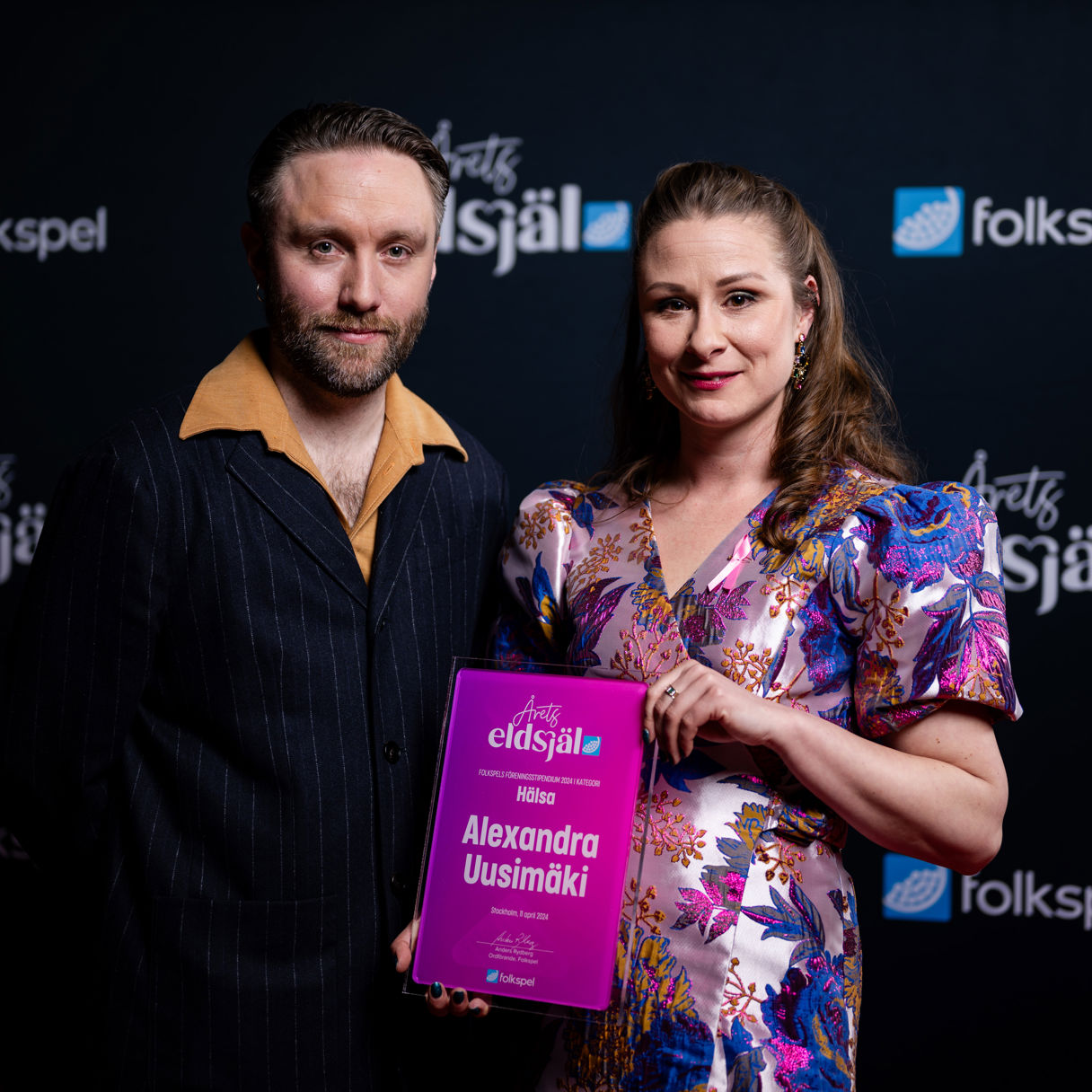 Vinnaren Alexandra Uusimäki tillsammans med Martin Bengtsson under Årets Eldsjäls galakväll 2024
