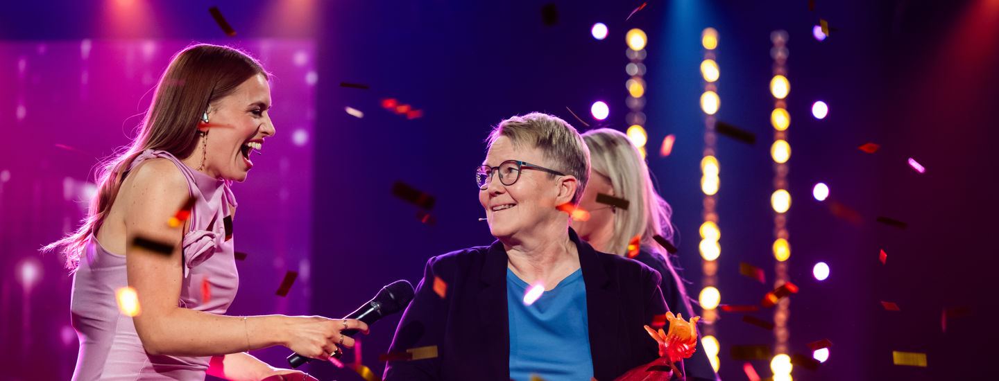 Utdelning av pris på scen under galan Årets Eldsjäl 2025.