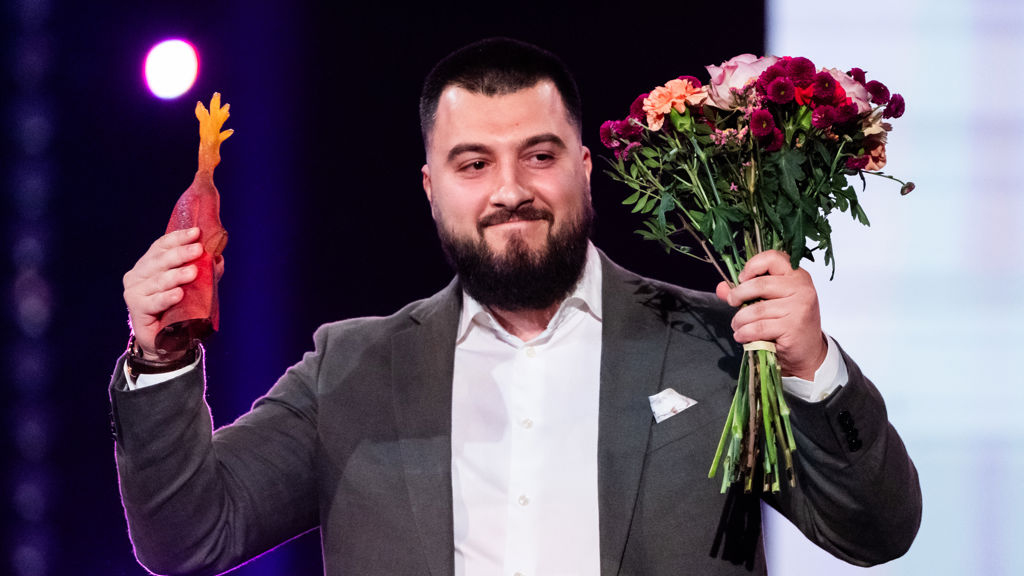 Zana Hakimzadeh tar emot pris inom kategorin Inkludering vid Årets Eldsjäl 2025.