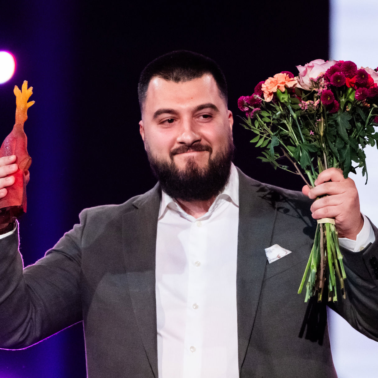 Zana Hakimzadeh tar emot pris inom kategorin Inkludering vid Årets Eldsjäl 2025.