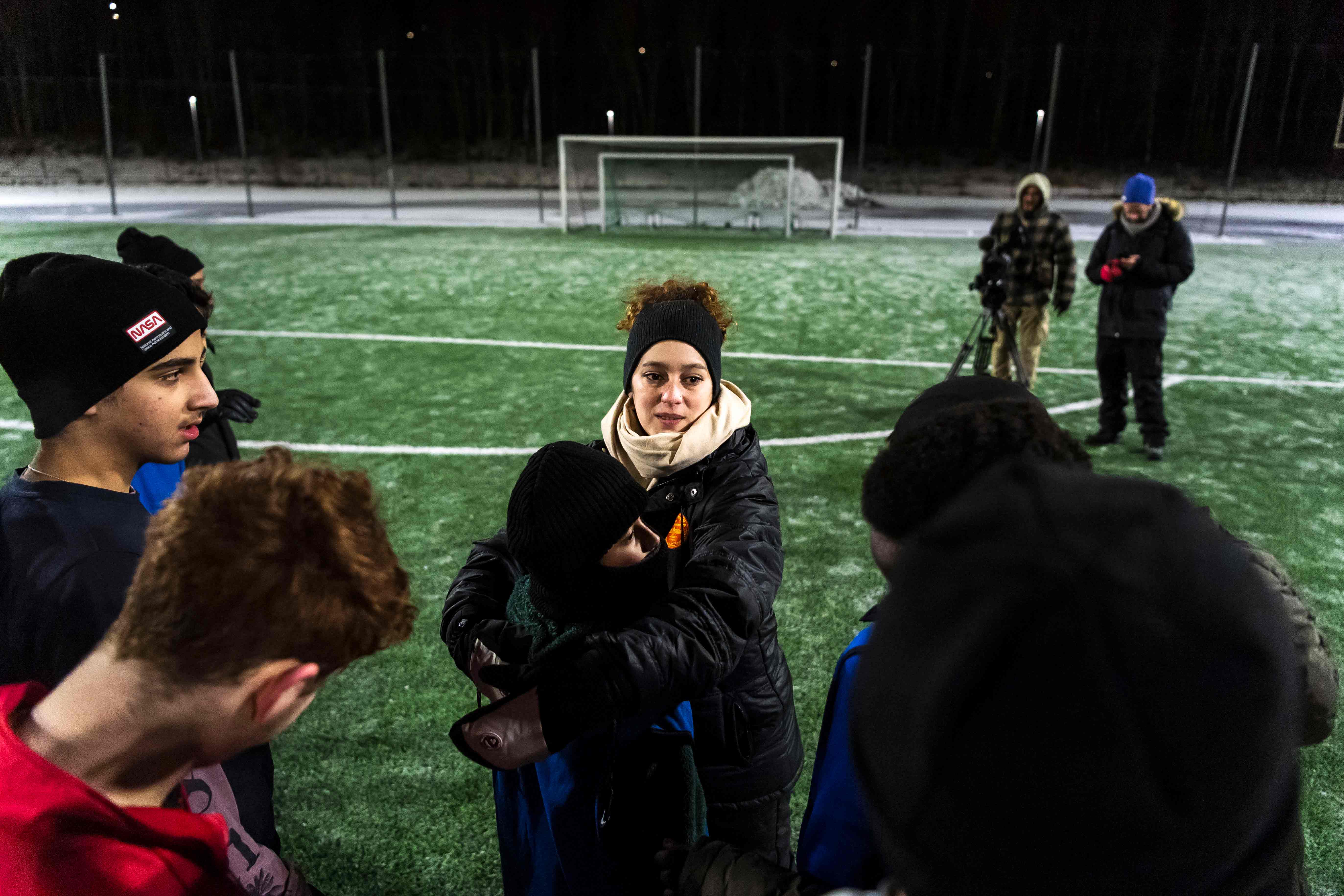 Ester Franco i samtal med deltagare inom inkludering.