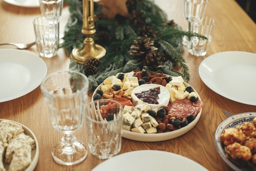 Plock mat på ett julbord