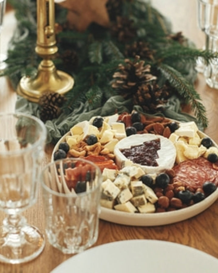 Plock mat på ett julbord