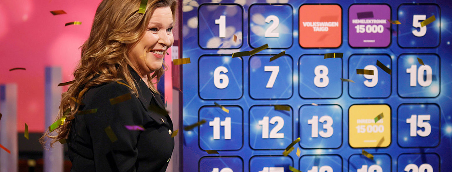 Lotta Engberg framför klassiska FärgFemman
