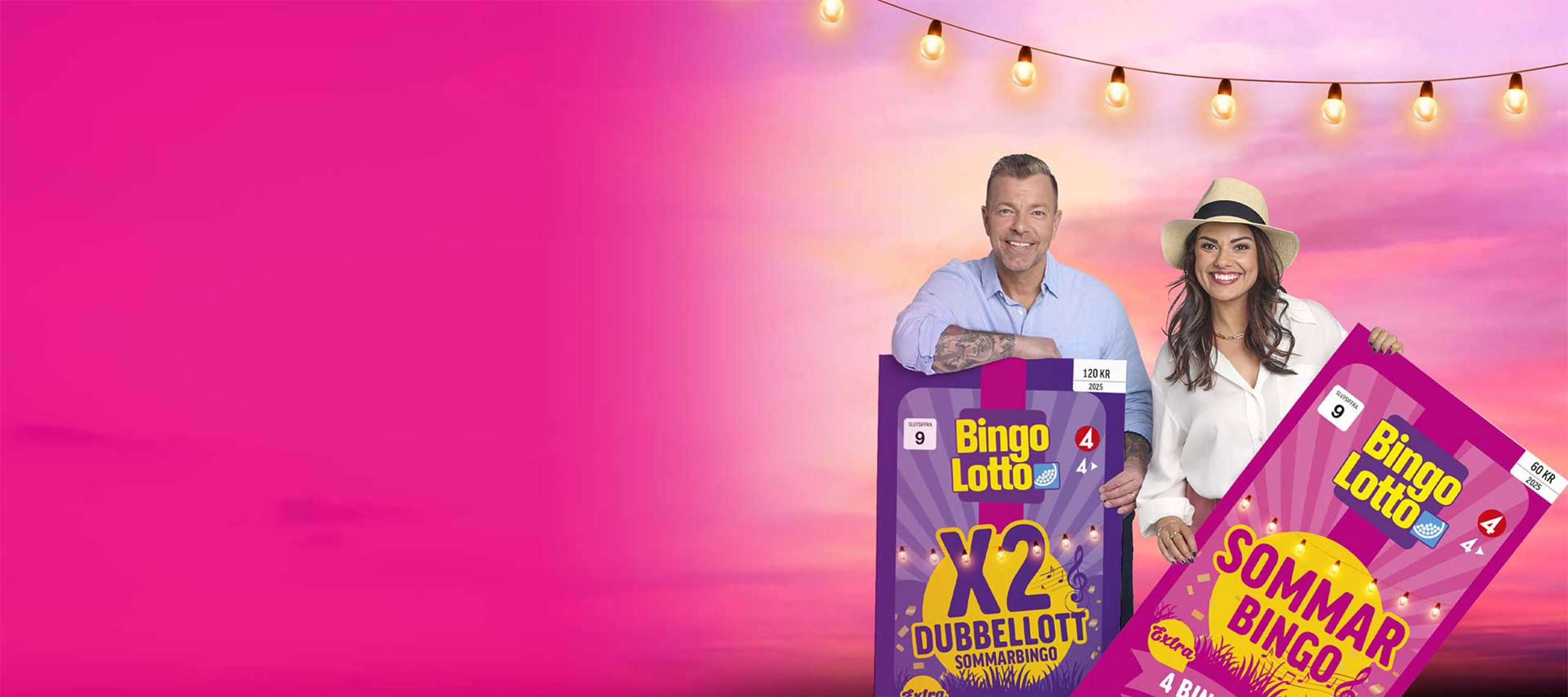 Programledarna Casper Janebrink och Carin Da Silva med två stora sommarlotter, framför en rosafärgad himmel och en ljusslinga