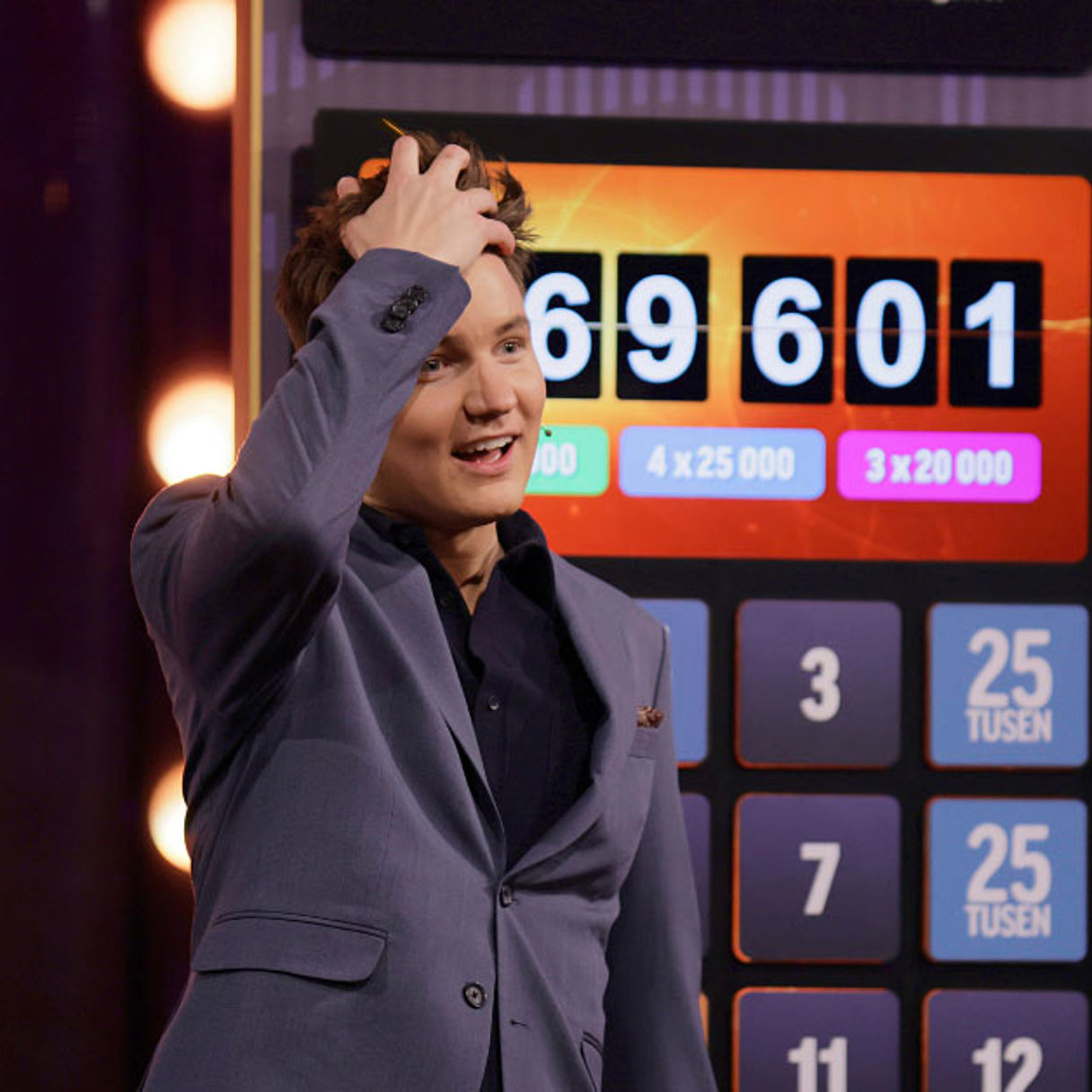 Daniel Norberg firar att Jackpotten gått ut till en lycklig vinnare