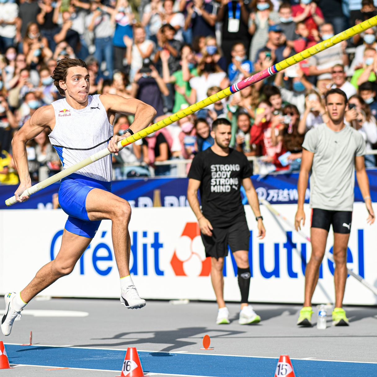mondo duplantis som hoppar stavhopp