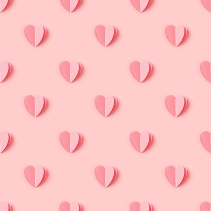 Hjärtan på en rosa bakgrund