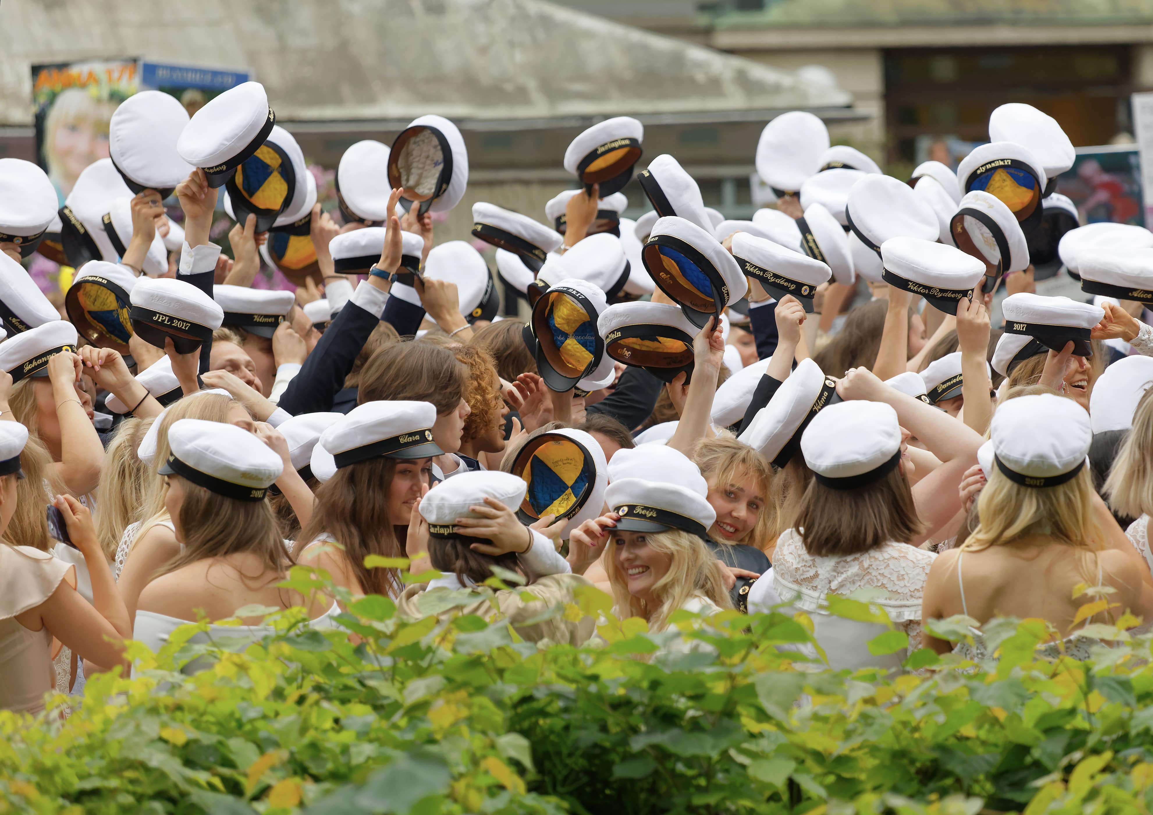 Ett hav av studenter med studenthattar